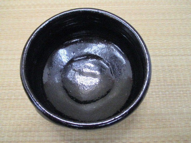 逸品 黒楽 茶碗 在銘 雪富士図 富士山 桐共箱 共布 裏千家