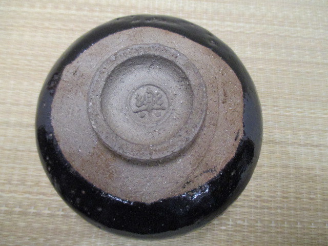 逸品 黒楽 茶碗 在銘 雪富士図 富士山 桐共箱 共布 裏千家 楽焼 古美術