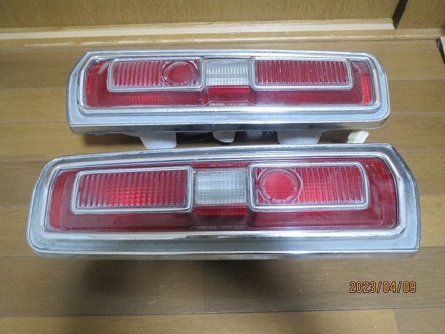 現状品　詳細不明　日産　テールレンズ　おそらく　ダットサン or 510 ブルーバード用　旧車