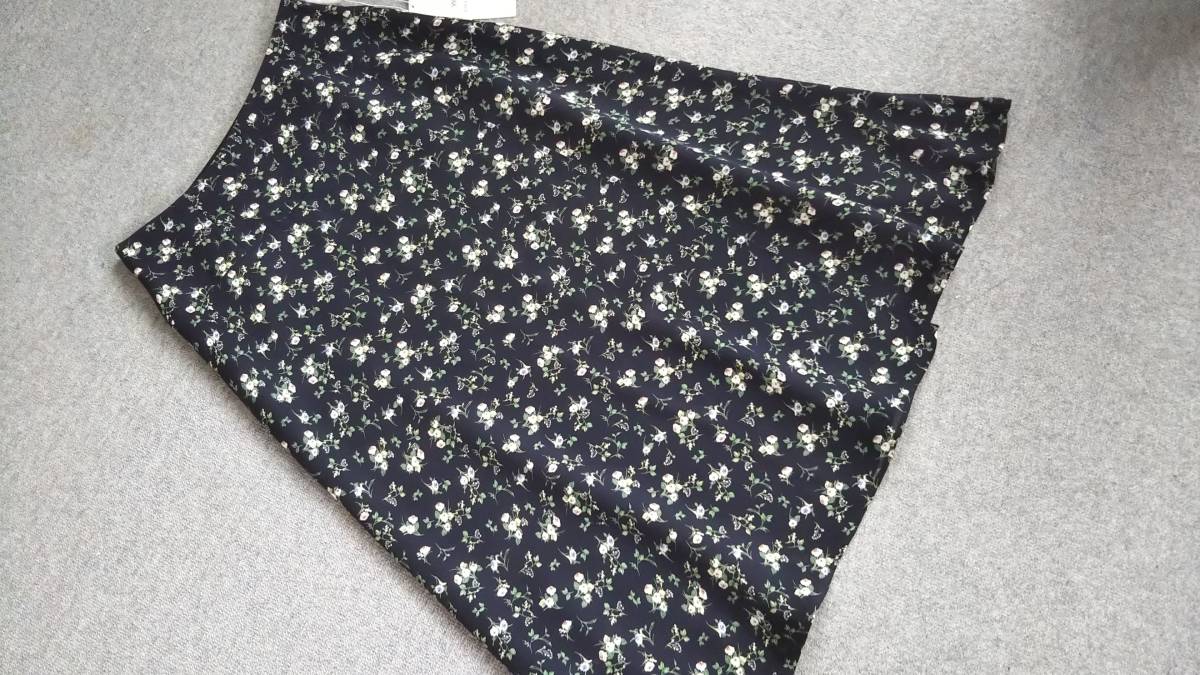 新品　 AMACA アマカ 　【ウォッシャブル】上品な小花柄のスカート　38　ネイビー　27500円