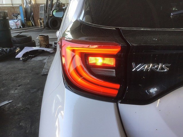 送料無料】MXPH10 ヤリス HV Z 純正 左 LED テールランプ ASSY コイト