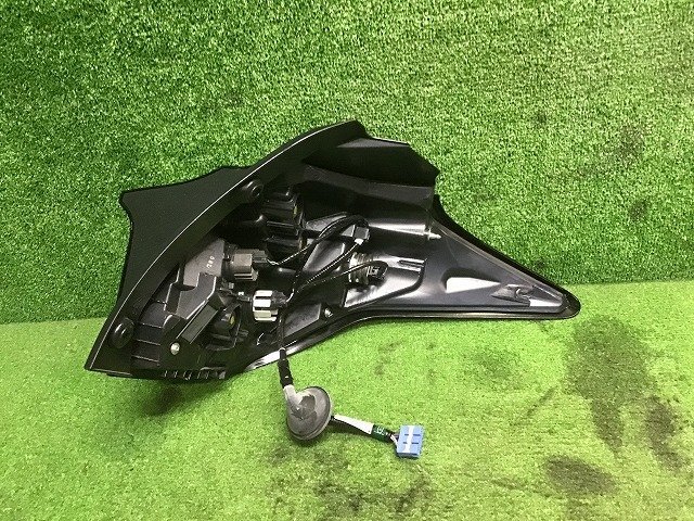 送料無料】MXPH10 ヤリス HV Z 純正 左 LED テールランプ ASSY コイト