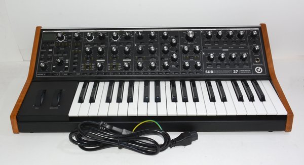 ☆新品同様！MOOG モーグ SUBSEQUENT 37 アナログシンセサイザー