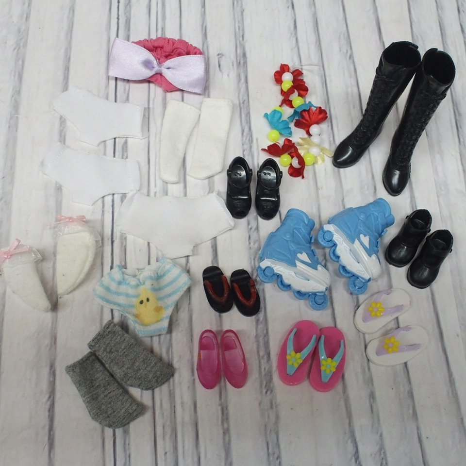 m001 E リカちゃん グッズ 17点まとめ ローラースケート ブーツ パンプス　ストラップシューズ 下着 靴下 着せ替え 小物_1