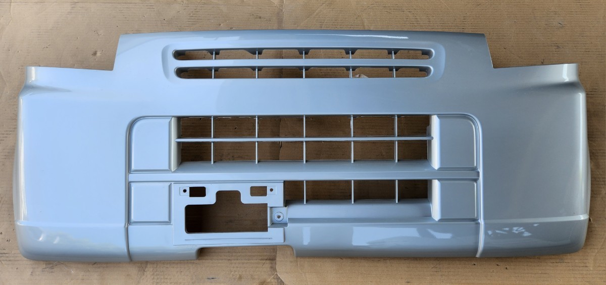 ほぼ新車外し 倉庫保管品 DA64V エブリィバン 純正フロントバンパー シルバー(Z2S)色 発送不可