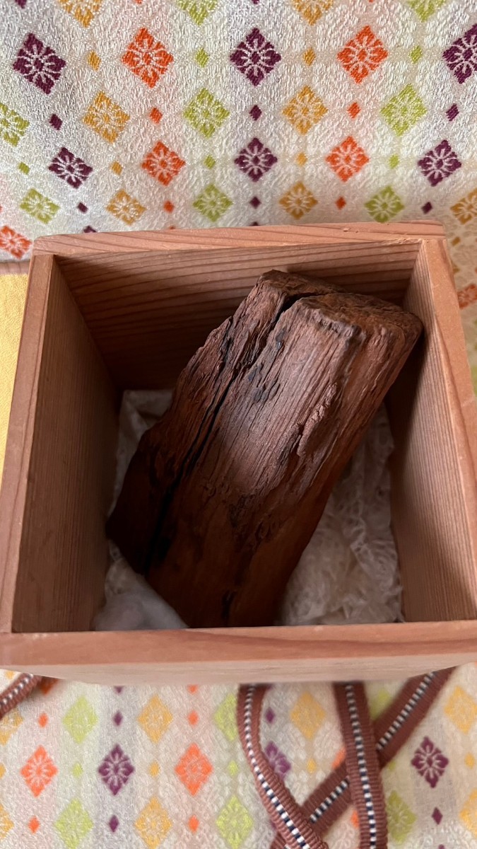 六国五味 沈香【古伽羅】136g 香道具 お香 伽羅 香木 沈香 日本香堂