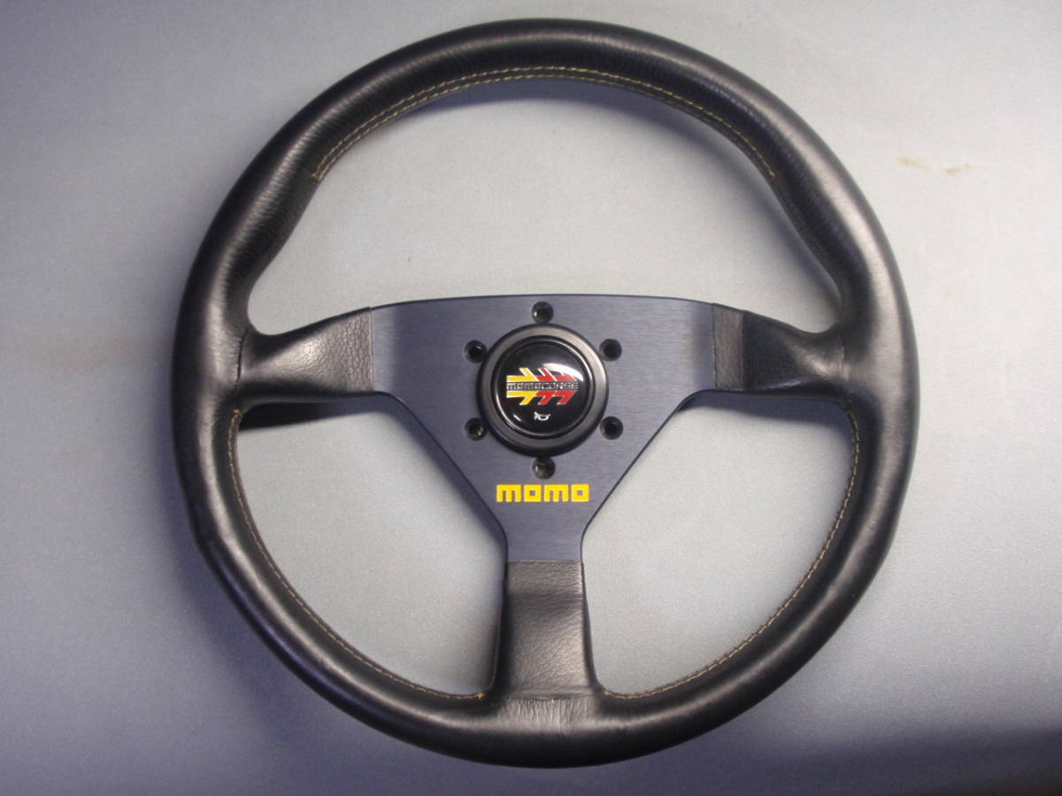 momo モモ ヴェローチェレーシング 人気の小径φ32タイプステアリング　リフレッシュ済み中古♪ 