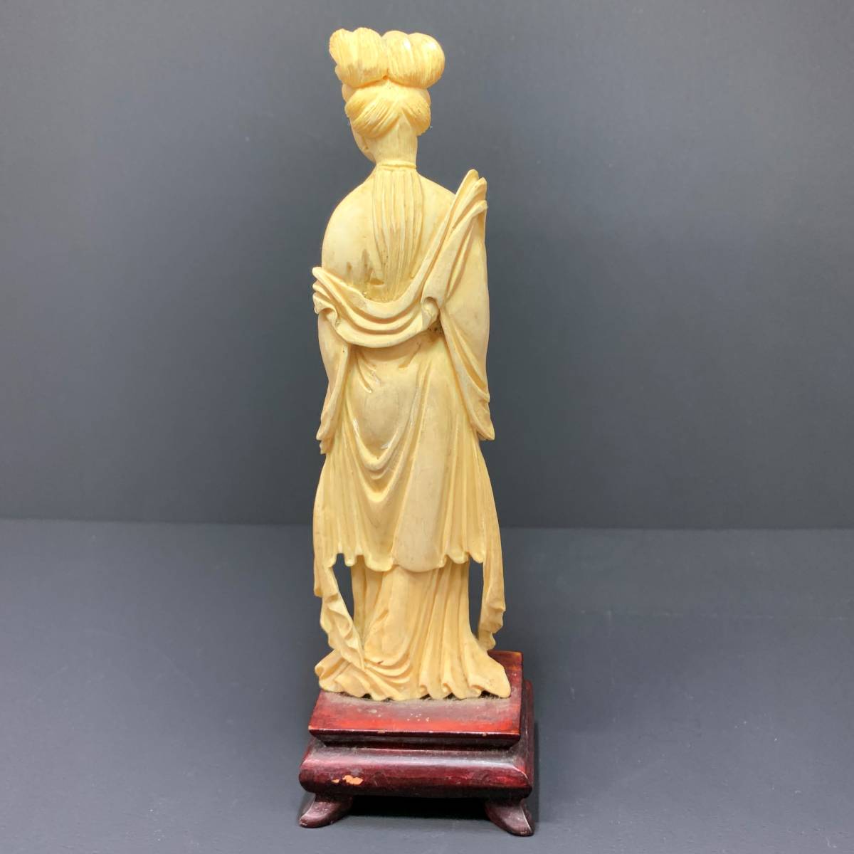 中国風の皇帝と皇后のペアの象牙風の練り物 彫刻＊象牙風＊婦人像 中国風の皇帝と皇后のペアの象牙風の練り物