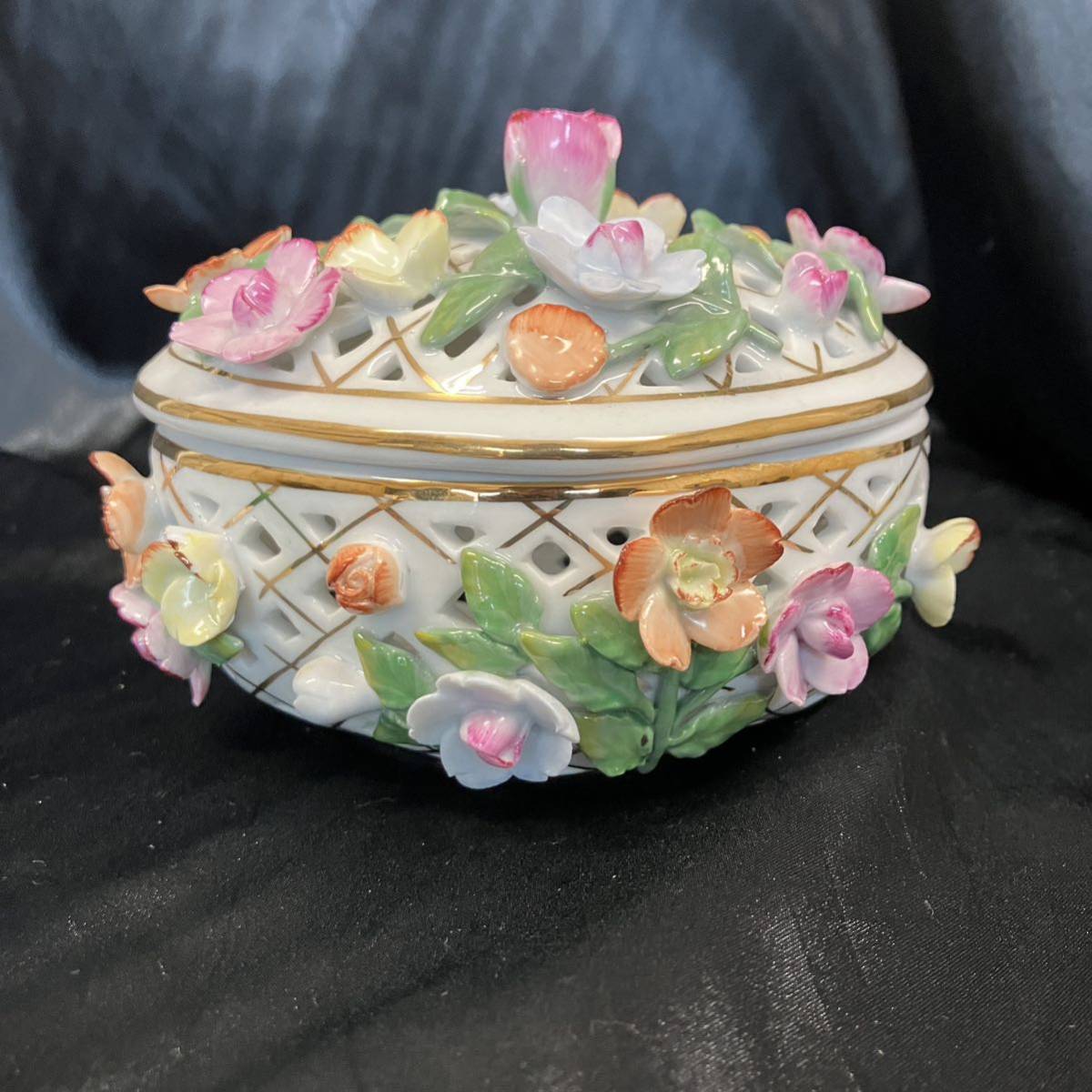 ロイヤルアーデン羊型陶器小物入れ 花柄 ロイヤルアーデン ROYAL ARDEN 小物入れ ボンボニエール 透かし 陶器