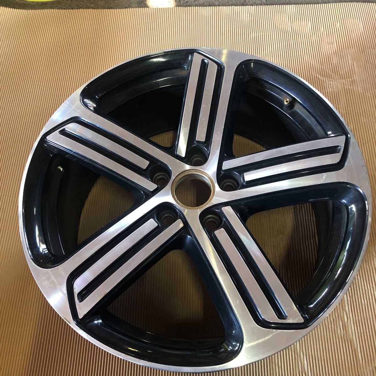 フォルクスワーゲン ゴルフR 18インチ純正アルミホイールセット 0 VW