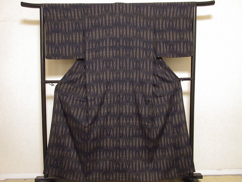 ドークブア 結城ちぢみ 小倉太々 今幡部 単衣 小倉商店 黒地 極上の逸品 519(結城紬)｜売買されたオークション情報、yahooの商品情報 ...
