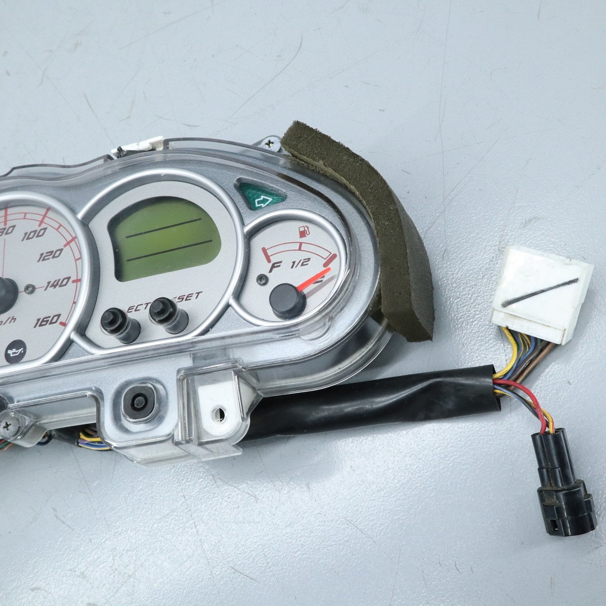 割れなし!マジェスティ250 SG03J-024 純正 メーター 01-06年 5連 割れなし!マジェスティ250 SG03J-024 純正 メーター 01-06年 5連