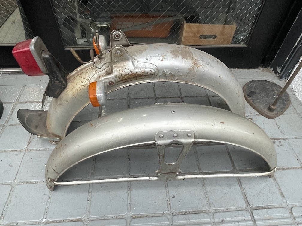 ☆ホンダ CS90 前後フェンダー周り、ステップ周りパーツ☆