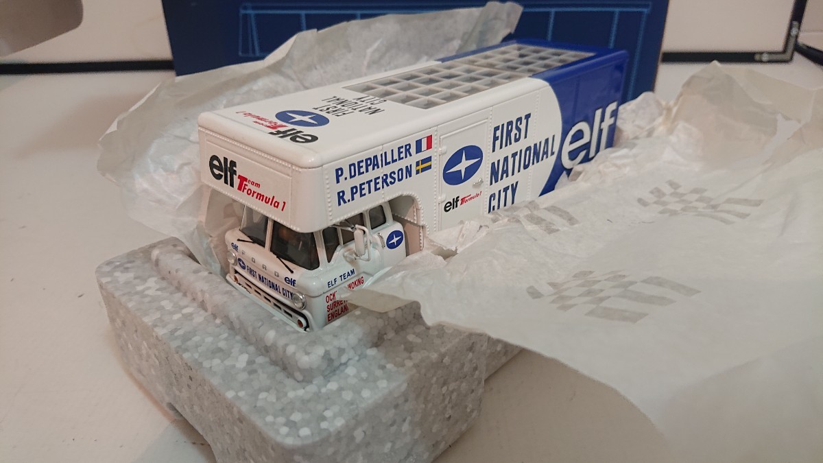 全長約40cmフェラーリ F1 トランスポーター 1⁄43 エリゴール（白箱