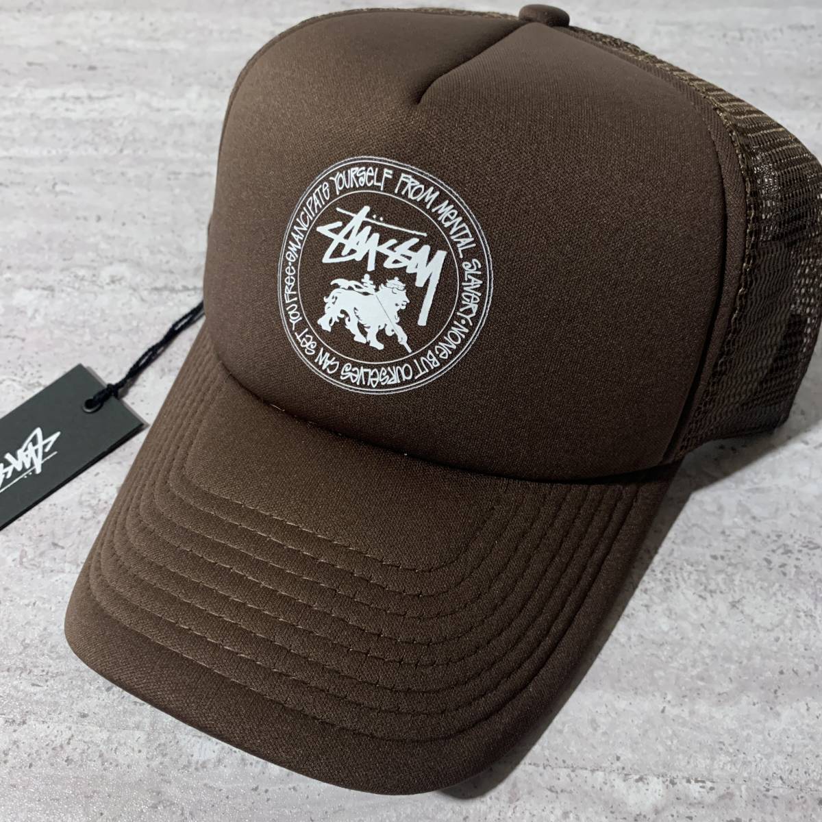 SUSSY トラッカー メッシュ スナップバックキャップ ブラウン ライオン