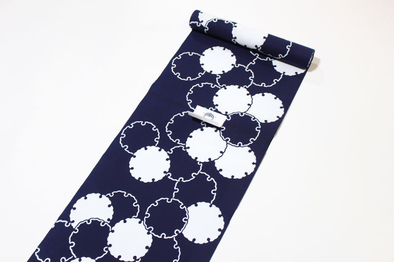 竺仙 コーマ地 浴衣反物 紺 雪輪に梅・撫子 竺仙 コーマ地 浴衣反物 紺 雪輪に梅・撫子 2025-0204_1.jpg