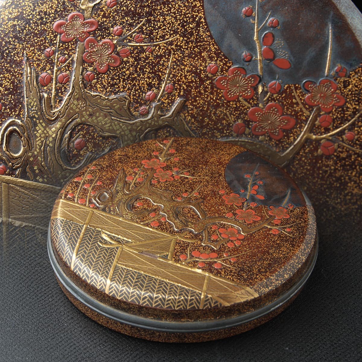 EK314 江戸-明治時代 本金梨地 梅に塀蒔絵香合 径7.4cm 重50g 木箱附 