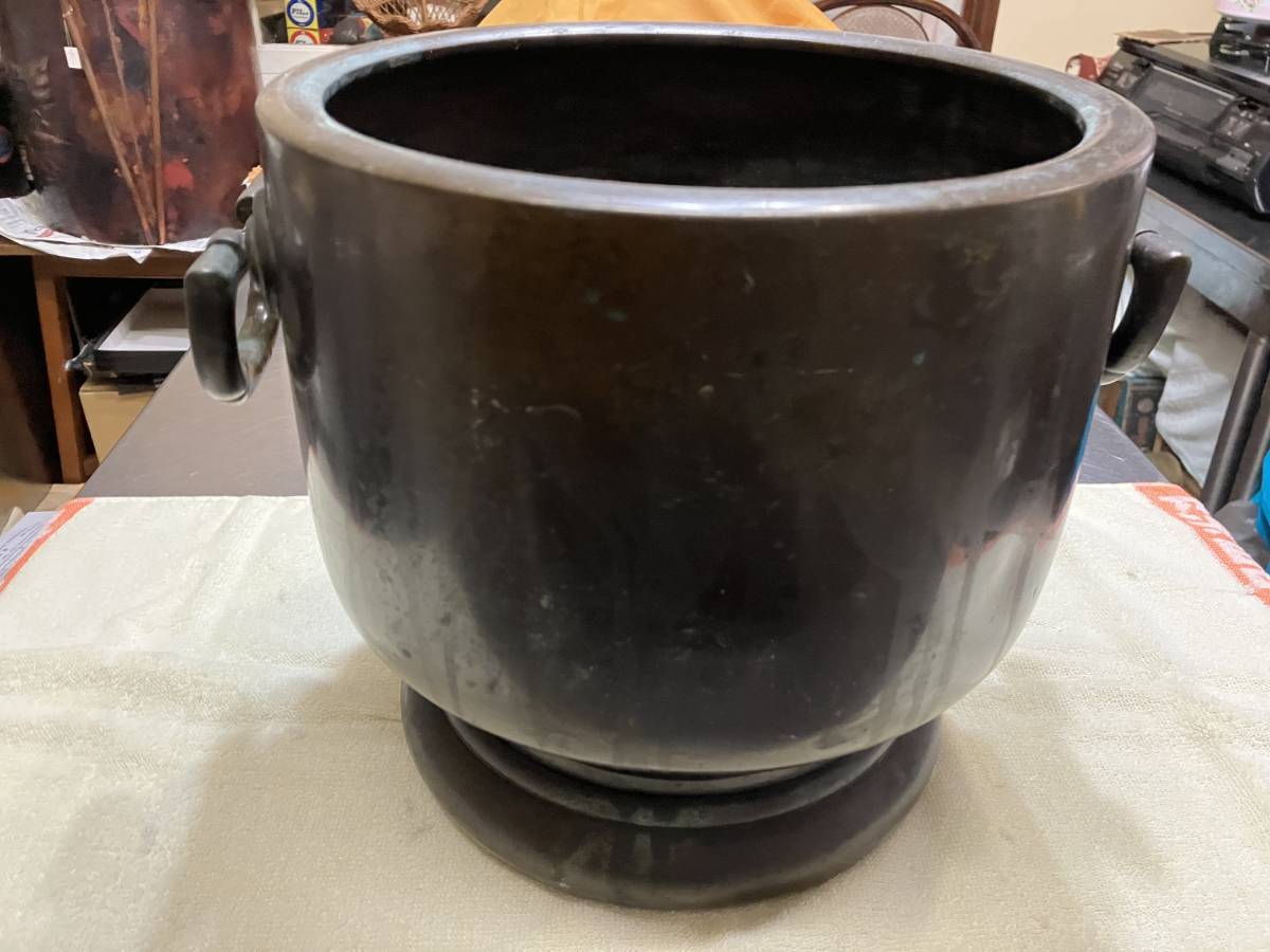 余市町の旧家の蔵から初だし、古い時代の銅製手あぶり火鉢、明治大正期  