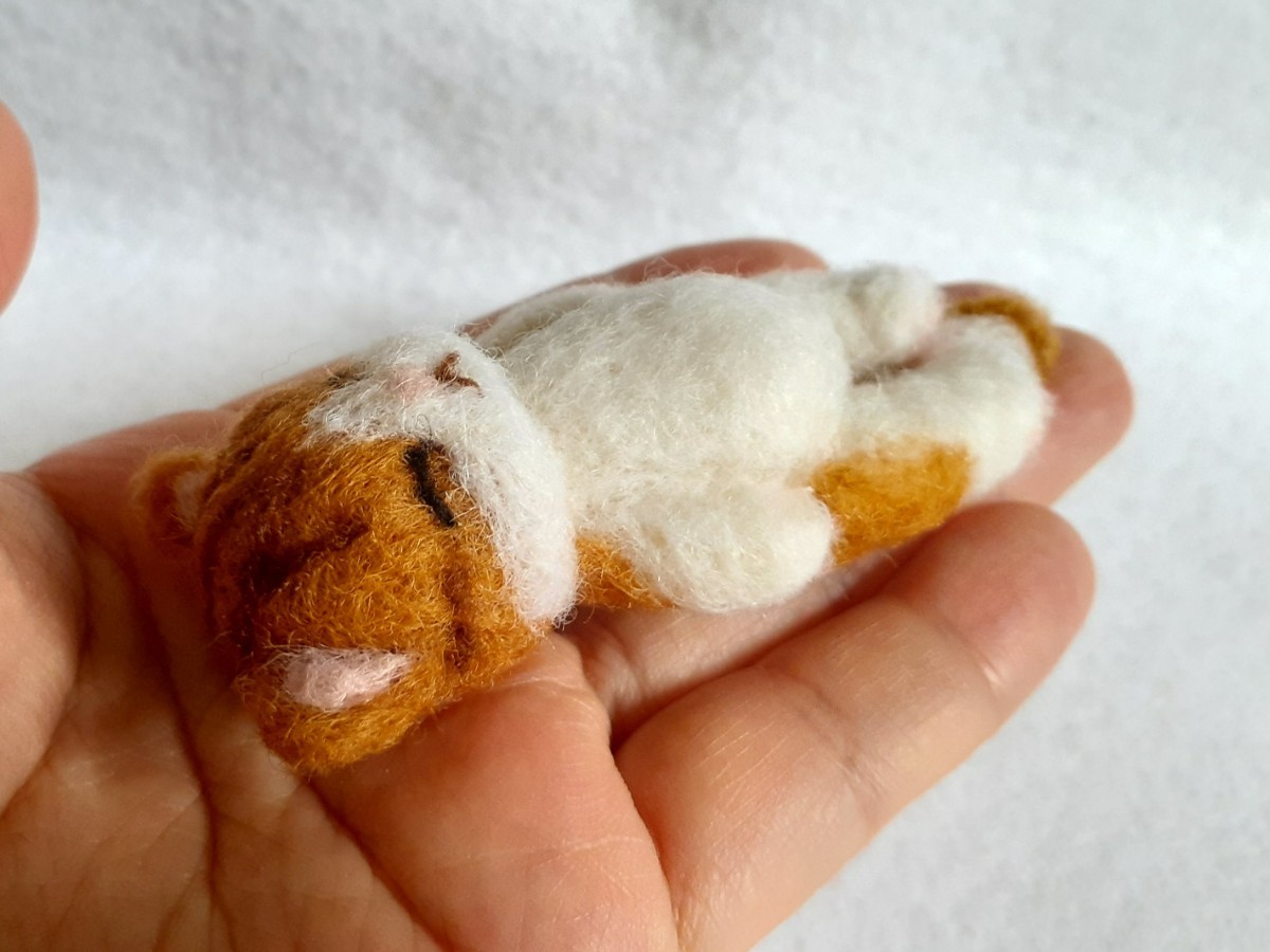 羊毛フェルト ハンドメイド 子猫 お昼寝 へそ天 ネコちゃん 茶とら 