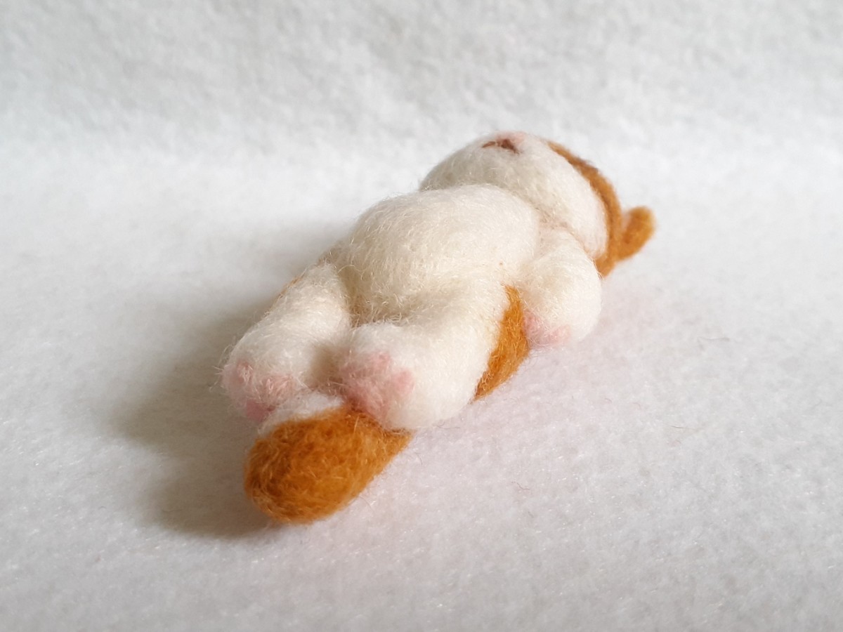 羊毛フェルト ハンドメイド 子猫 お昼寝 へそ天 ネコちゃん 茶とら 