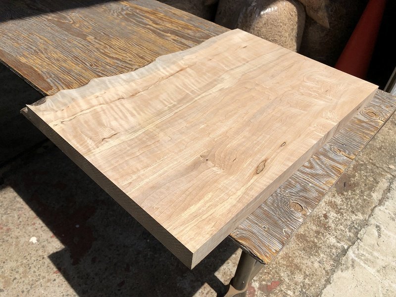 【EE642R】楓 552×～395×32㎜ カエデ 極上杢 一枚板 材料 天然木 無垢材 乾燥材 銘木 材木 木工 DIY《銘木登屋》