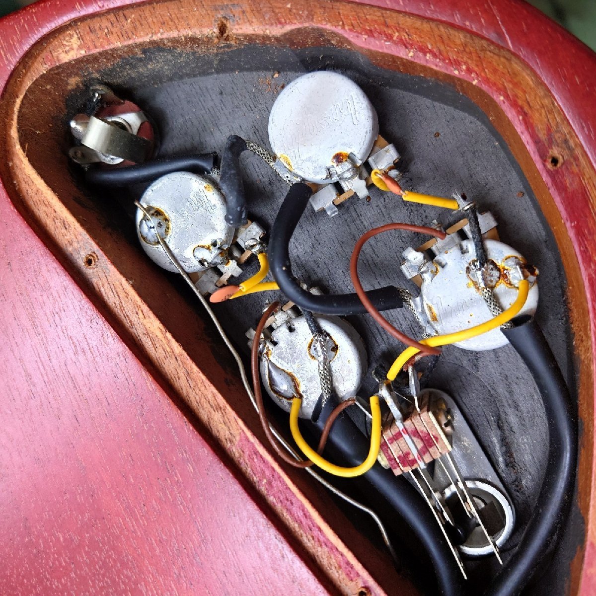 アウトレット 通販激安 ★中古★GIBSON SG Tribute★SGトリビュート★ペグ交換されてます★