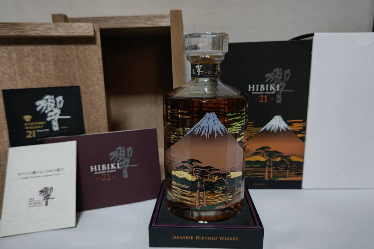 SUNTORY]○「響21年 意匠ボトル〈富士風雲図〉」 ○700ml 43％ ○ 未
