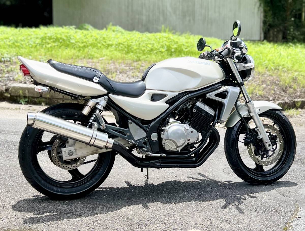 成約済み Kawasaki バリオス 2 端的 ブラック/ゴールド