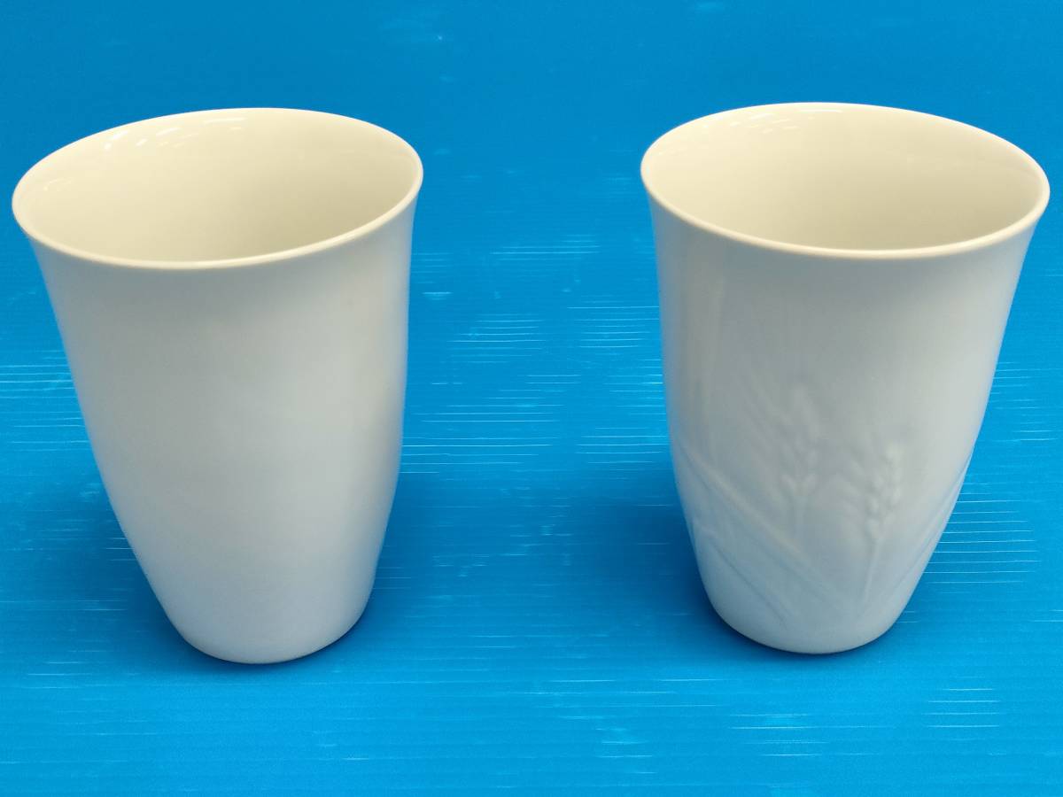 即決！未使用品！お買得！】☆白磁麦彫 ペアカップ 井上萬二窯 監修