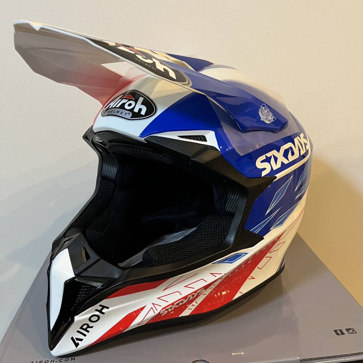 Airoh Days Six Wraaap - | helmet 0 Spain Edition look: First 1 11K 