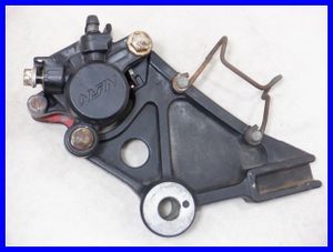 △G225 CB750-2 RC42 リアブレーキキャリパー サポート NISSIN 80