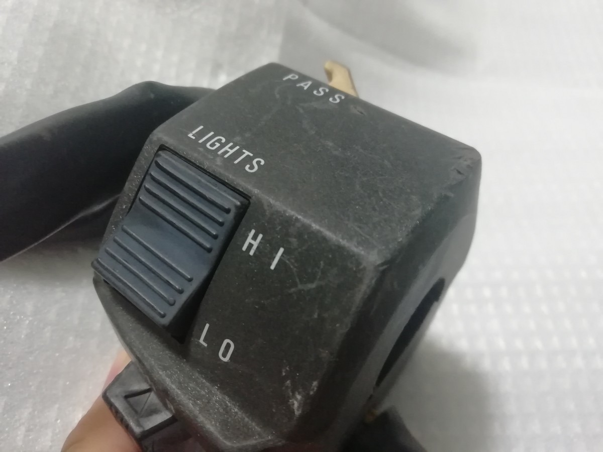 スイッチライト　中古 スズキ純正 ハンドルスイッチ ライトスイッチ 374-13 車種不明 GSX400S