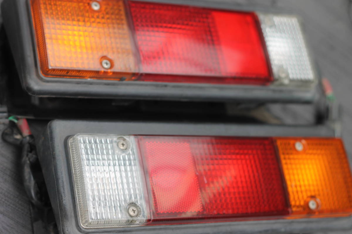 #1738　三菱ふそう ブルーテックキャンター テール 左右セット １２V 小型枠 補修用にいかがですか？