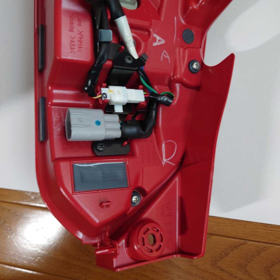 品 右側 LA400A/K コペン GR スポーツ 純正 テールランプ KOITO220