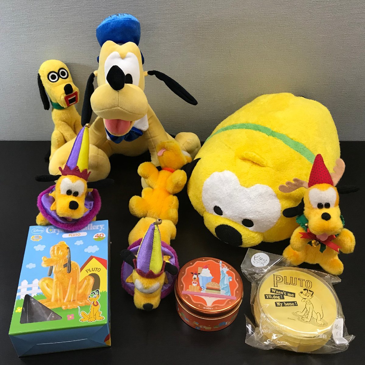 ディズニー 大量セット あり プルートグッズ 10点 ぬいぐるみバッジ 