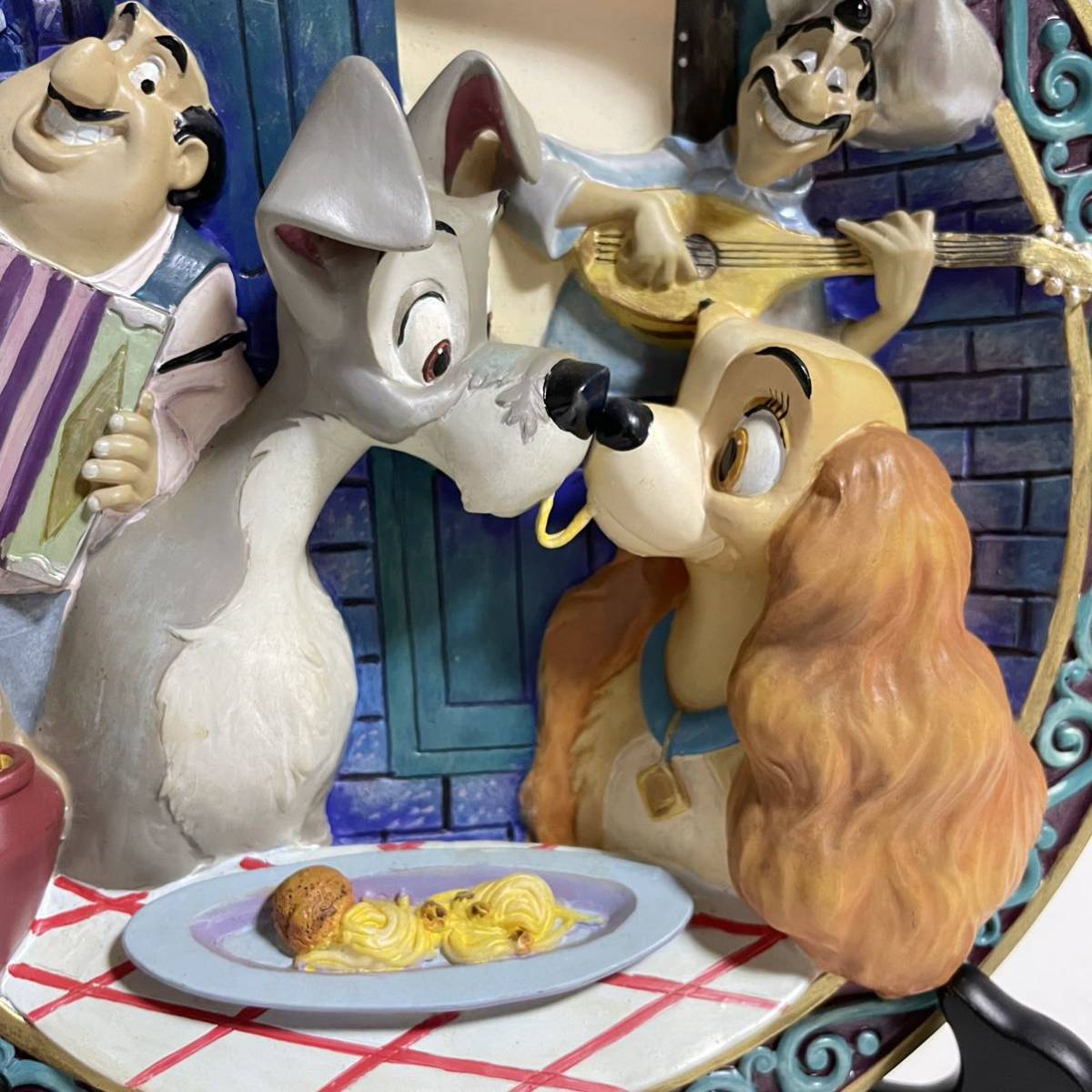 送料込み ディズニー ミッキー 3D絵皿 わんわん物語 陶器プレート 