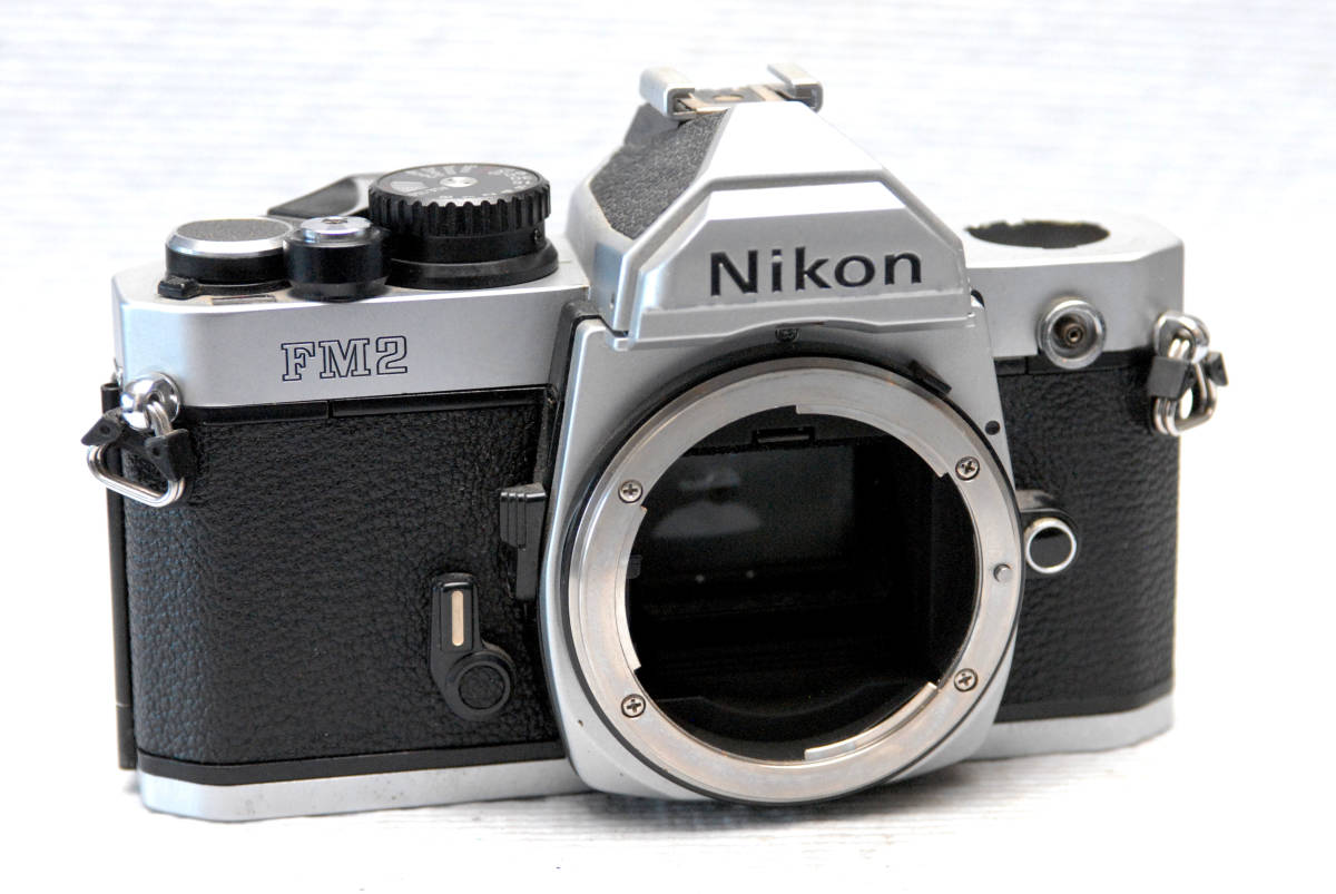 Nikon ニコン 昔の高級一眼レフカメラ NEW FM2ボディ 希少品 Nikon FM2