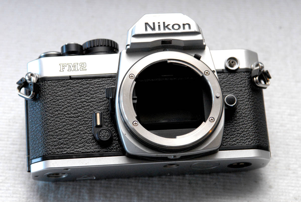 Nikon ニコン 昔の高級一眼レフカメラ NEW FM2ボディ 希少品 Nikon FM2