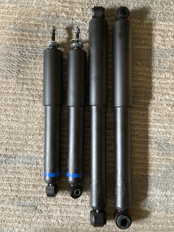 純正ショックアブソーバー ハイエース 200系 フロント部☆7型新車外し