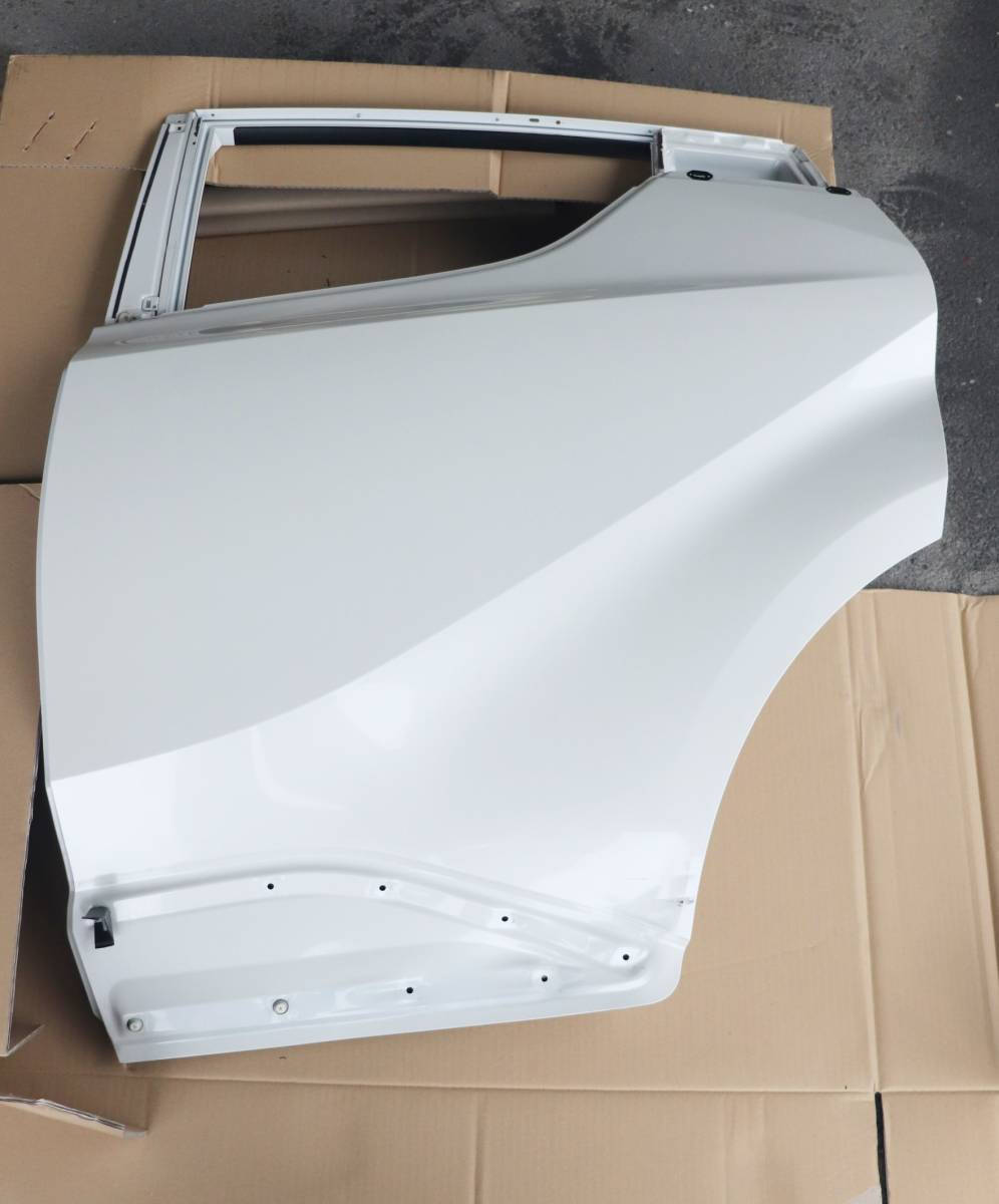 【706】トヨタ ZYX10 C-HR 純正 左 リアドア　ZYX11/NGX10/NGX50 67004-10191