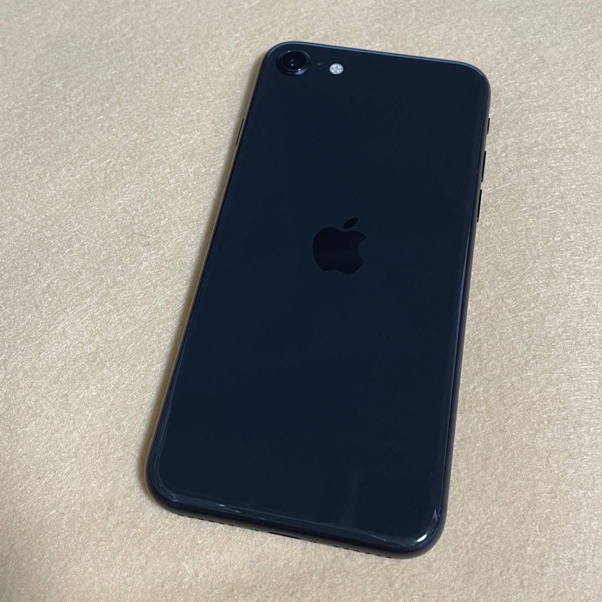 美品/ほぼ未使用/SIMフリー/バッテリー100％】iPhoneSE 第2世代 64GB