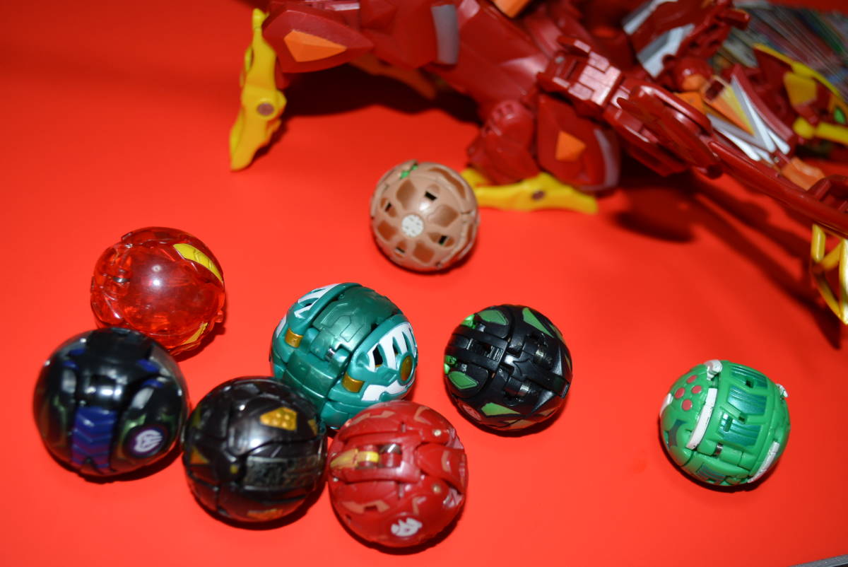 爆丸　まとめ売り 61個 レア コロッサスドラゴン 爆丸 まとめ売り 61個 レア コロッサスドラゴン