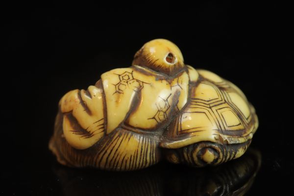 【根付(netsuke)】陶器　瑠璃鉄釉鉄拐仙人根付　江戸時代 Yahoo!オークション - 超絶技巧 時代 友親銘 天女飛天図 根付 NETSUKE