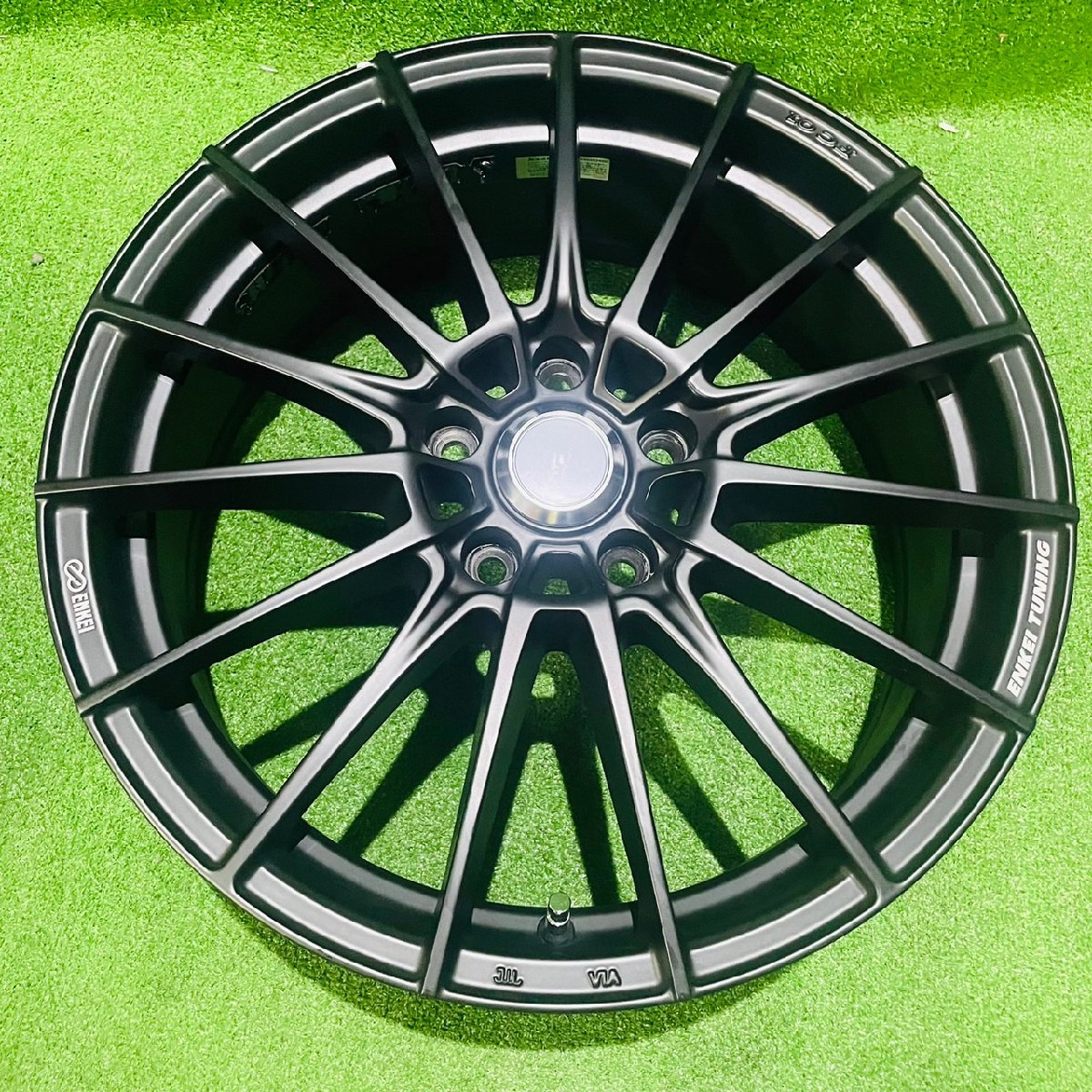 【激安大特価，お買い得】 ●【激熱！】ENKEI　TUNING　FC01　18×7.0J＋48　114.3/5穴　ヴェゼル、レヴォーグ、CX-5、CX-3等　札幌豊平区発【店頭引取OK】●