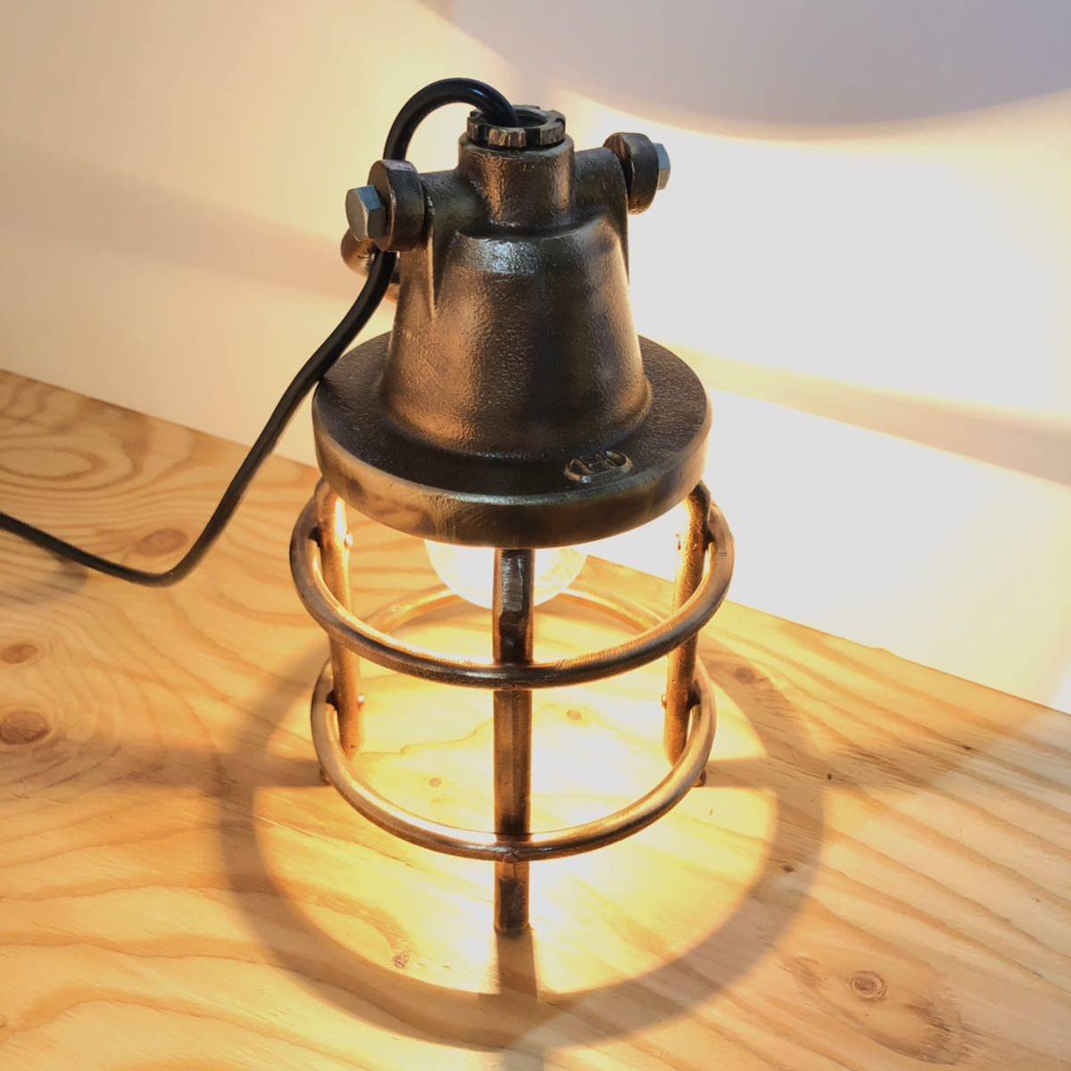 船舶照明 マリンライト ビンテージ ランプ E26真鍮製 動作OK 昭和レトロ アンティーク 送料1500円 マリンランプ マリン CL NEWデッキライトゴールド 1灯 人感センサ-付