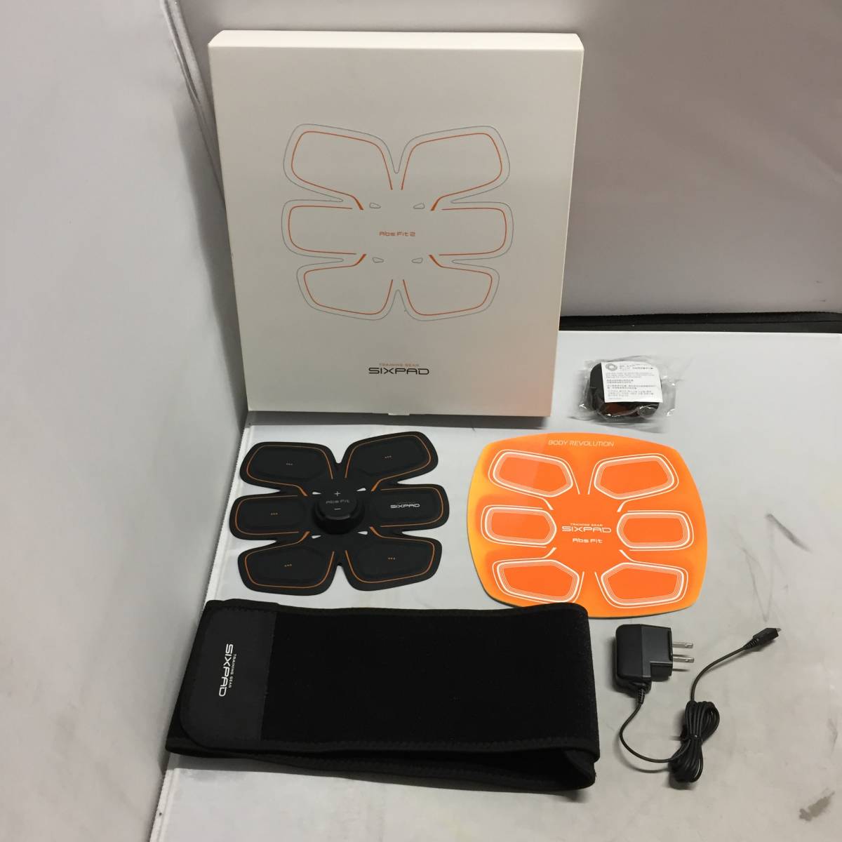 【正規品】SIXPAD Abs Fit アブズフィット 充電式セット □SIXPAD ABS FIT 2 シックスパッド アブズフィット2 SP-AF221F-R 【23