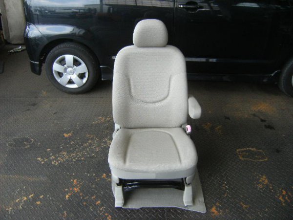 ポルテ NNP10　 NNP11　NNP15　純正　運転席シート　ドライバーシート　肘掛け付き