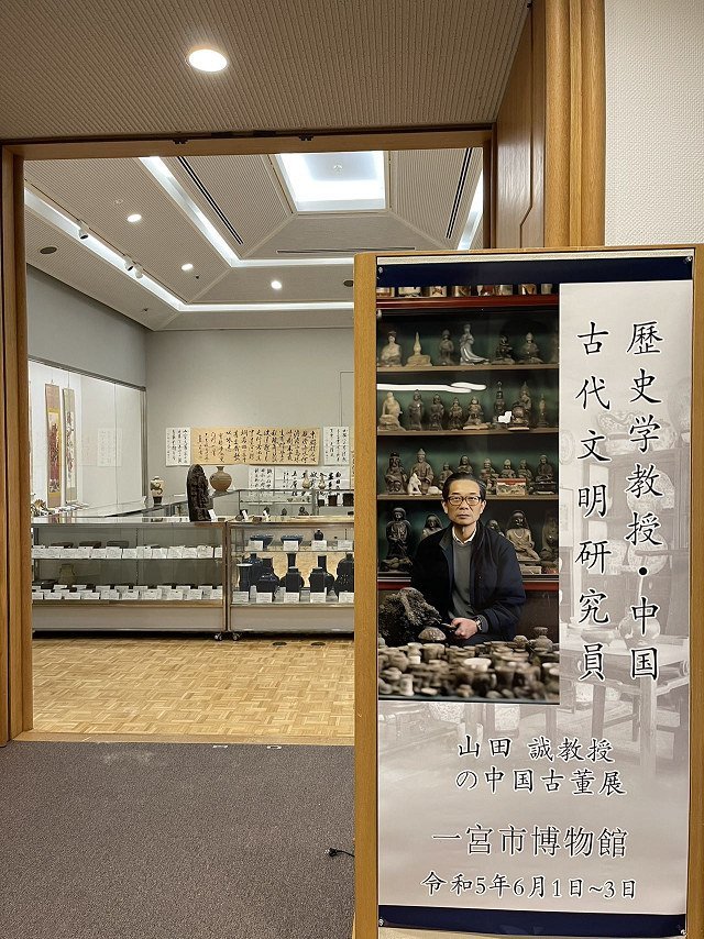 清時代 博物館展示品 祭紅釉長頸瓶 工芸品 文化遺産オンライン