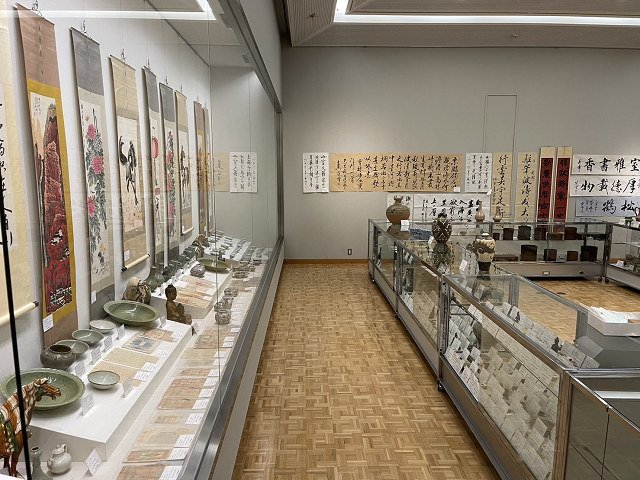 清時代 博物館展示品 祭紅釉長頸瓶 工芸品 文化遺産オンライン