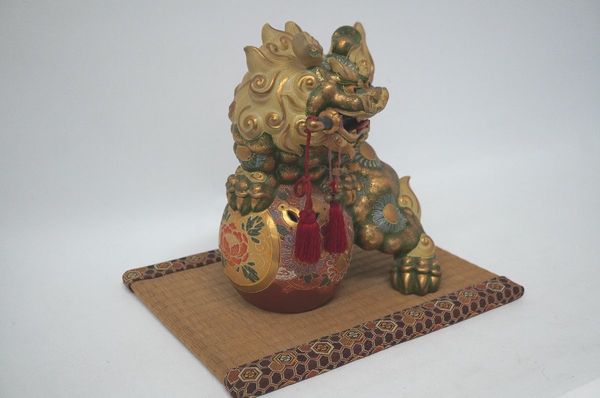 7-78】 九谷焼 須栄義 八幡窯 刀を咥えた玉乗り獅子 玉獅子 緑獅子